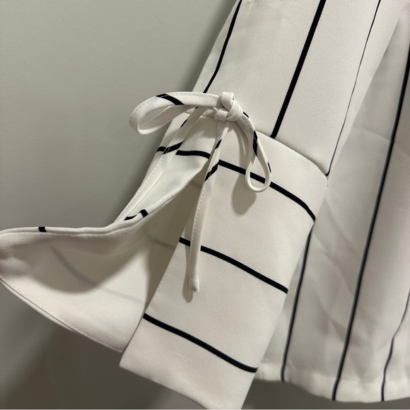 Modern Chic H&M Blouse Top with Cute Sleeve Slit and Bow Detail - Picture 2 of 6